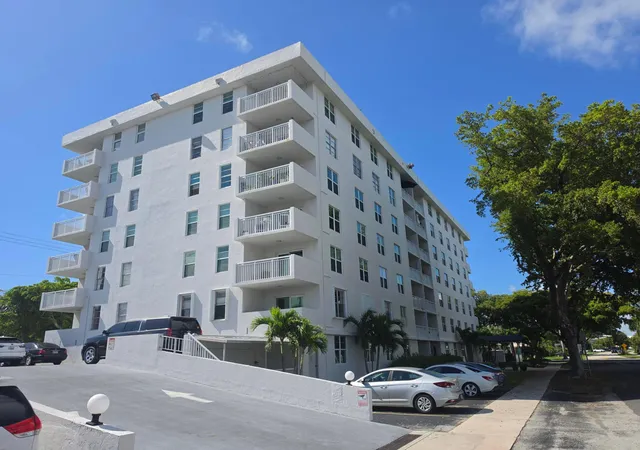 Homes for sale in Fort Lauderdale, FL | 6000 Ne 22nd Wy #3g, Fort Lauderdale, FL 33308 | MLS# B26029590