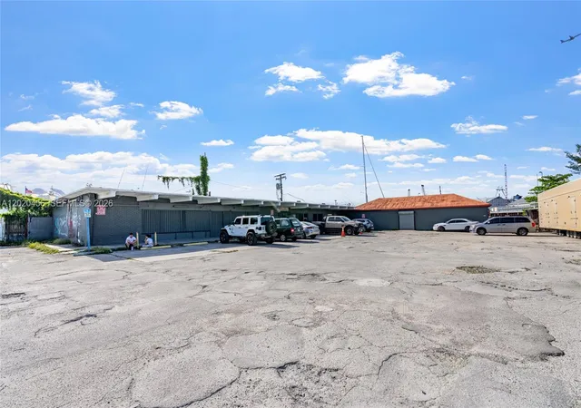 10th image of 3066 Nw River Dr, Miami, FL 33142 | MLS# A12020456