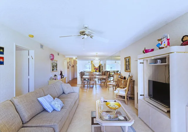 5th image of 18800 Haywood Ter #7, Boca Raton, FL 33496 | MLS# B26029700