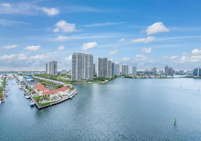 2nd image of 301 174 #1503, North Miami Beach, FL 33160 | MLS# A12019491