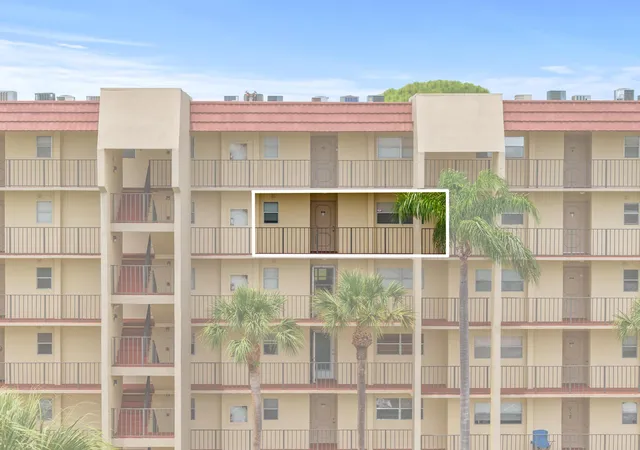Homes for sale in Lake Worth, FL | 3755 Via Poinciana, Lake Worth, FL 33467 | Houzeo