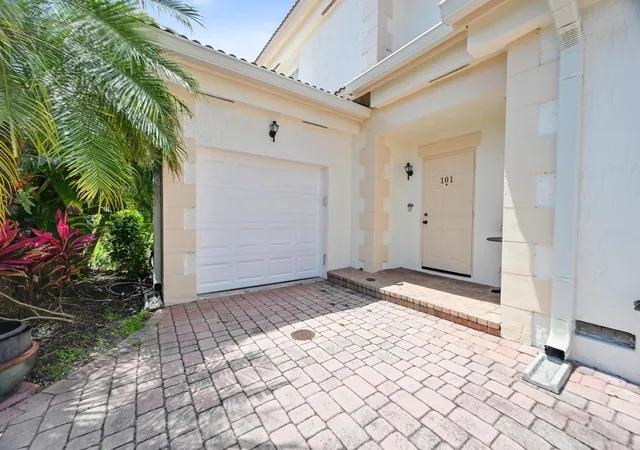 Homes for sale in Vero Beach, FL | 568 7th Sq, Vero Beach, FL 32962 | MLS# B26029826