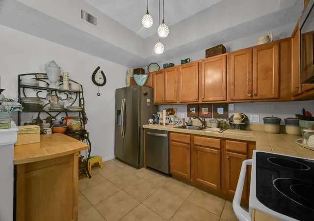 Homes for sale in Vero Beach, FL | 568 7Th Sq, Vero Beach, FL 32962 | MLS# B26029826