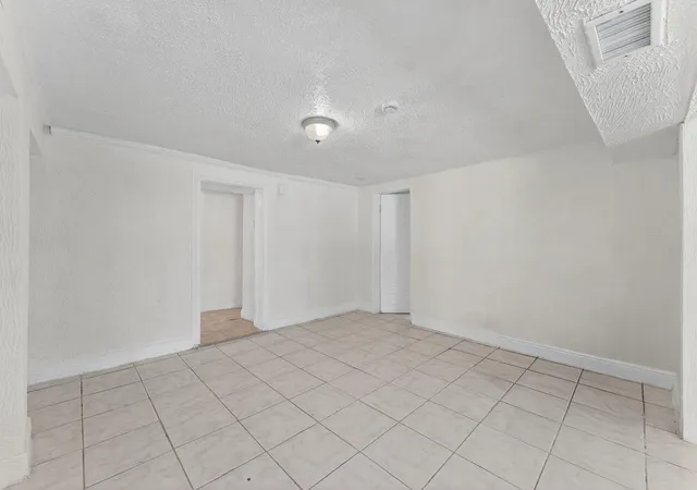 4th image of 2917 Nw 7Th Ct #2917, Fort Lauderdale, FL 33311 | MLS# B26029836