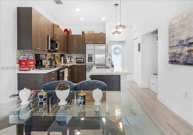 5th image of 8301 Nw 41St St #B-309, Doral, FL 33166 | MLS# A12020945