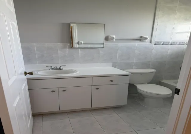 4th image of 661 S Biscayne River Dr, Miami, FL 33169 | MLS# B26029860