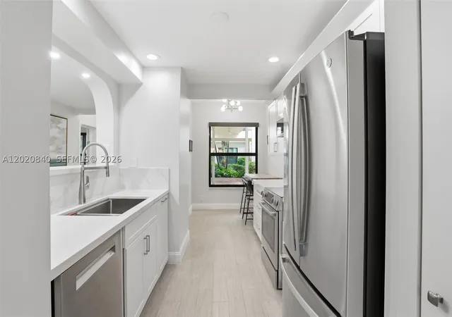 4th image of 830 Greensward Ct #106-H, Delray Beach, FL 33445 | MLS# A12020840