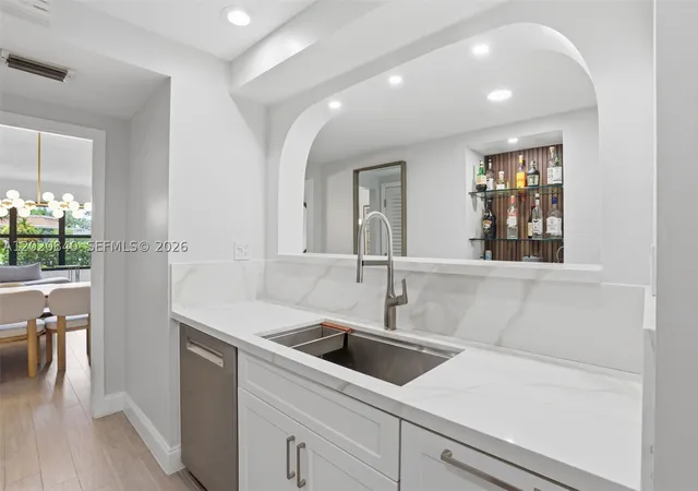 5th image of 830 Greensward Ct #106-H, Delray Beach, FL 33445 | MLS# A12020840