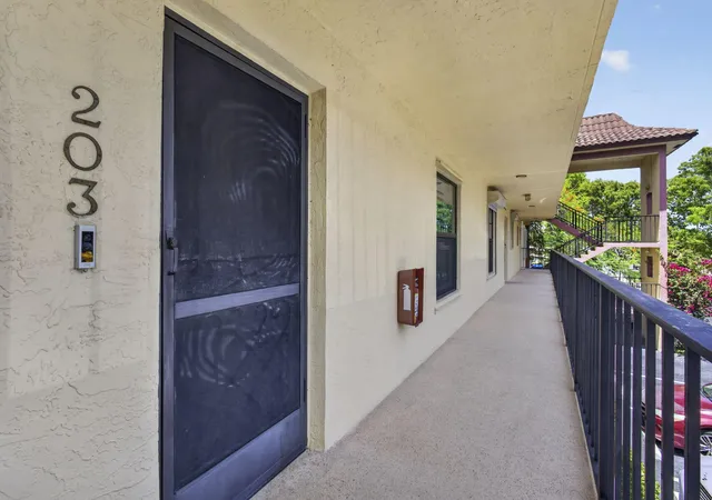 Homes for sale in South Palm Beach, FL | 327 Southwind Dr, South Palm Beach, FL 33408