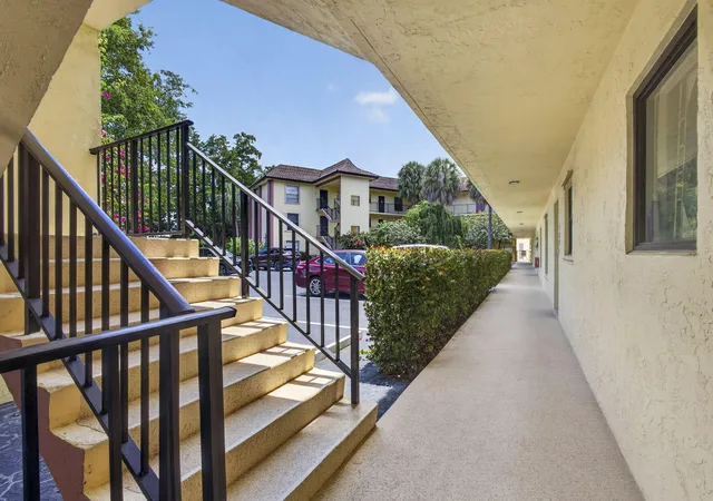 Homes for sale in North Palm Beach, FL | 327 Southwind Drive, North Palm Beach, FL 33408 | Houzeo