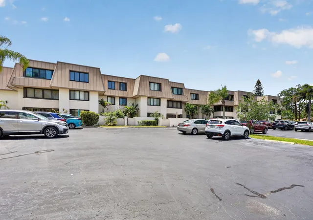 4th image of 1800 Se Saint Lucie Blvd #11-203, Stuart, FL 34996 | MLS# B26029940