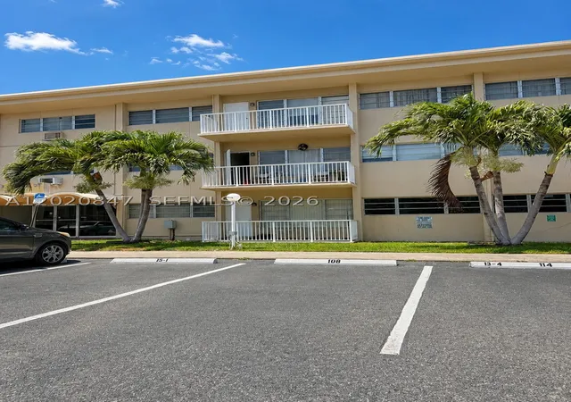 2nd image of 1460 Ne 169Th St, Miami, FL 33162