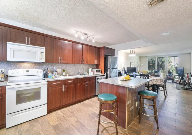 Homes for sale in Plantation, FL | 250 Jacaranda Dr #308, Plantation, FL 33324 | MLS# B26029997