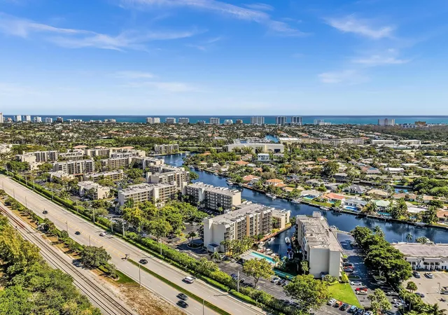 2nd image of 100 Royal Palm Wy, Boca Raton, FL 33480