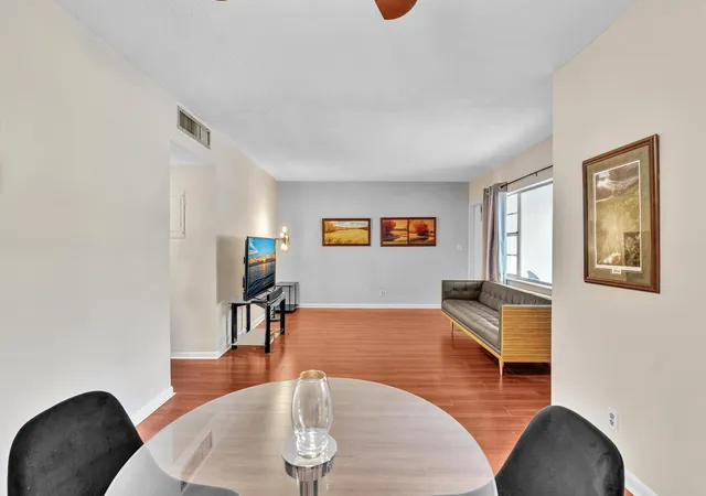 5th image of 100 Royal Palm Wy, Boca Raton, FL 33480