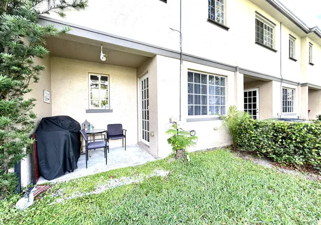 24th image of 1205 Abaco Ln, Riviera Beach, FL 33404 | MLS# B26030252