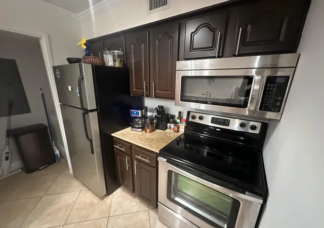 Homes for sale in Hypoluxo, FL | 400 Scotia Dr #103, Hypoluxo, FL 33462 | MLS# B26030361