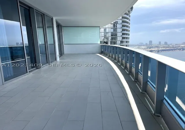 4th image of 200 Biscayne Boulevard Way #5004, Miami, FL 33131 | MLS# A12021409
