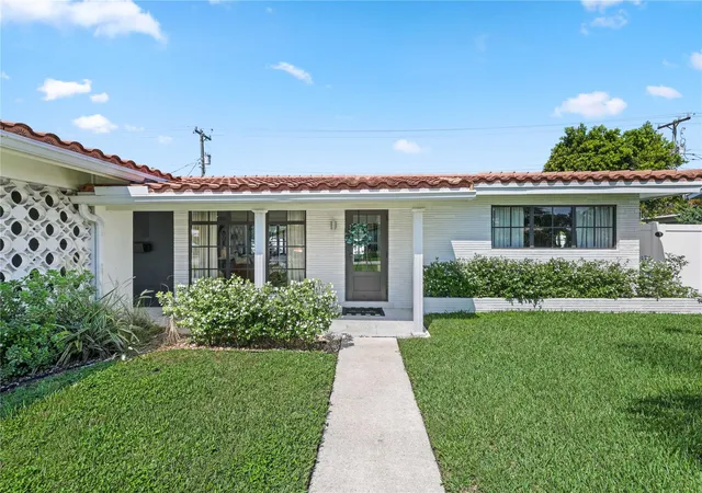 2nd image of 2157 Ne 61st Ct, Fort Lauderdale, FL 33308 | MLS# B26030514