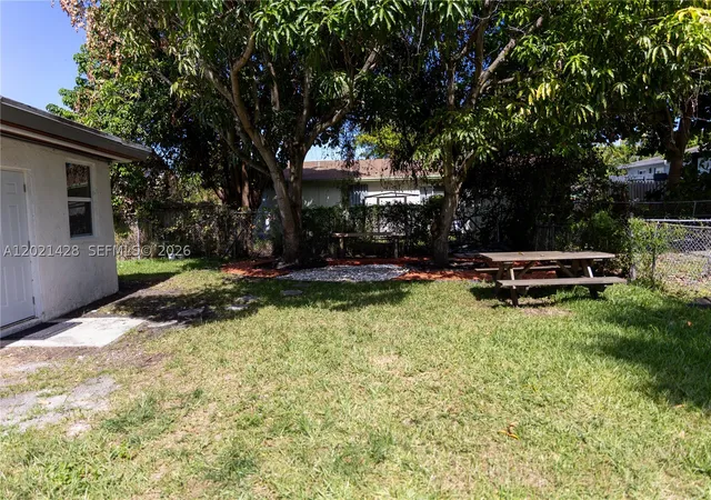 3rd image of 250 Nw 14Th Way, Dania, FL 33004 | MLS# A12021428