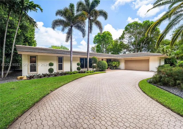 Photo 2 of Single family home for sale at 4301 Sanders St, Hollywood, FL 33021 | MLS# A12019882 | Listing updated on 2026-10-02
