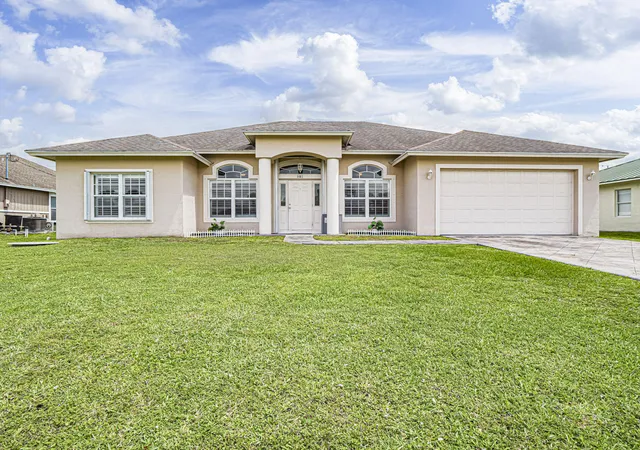 3rd image of 581 Sw Grove Ave, Port St Lucie, FL 34983 | MLS# B26030618