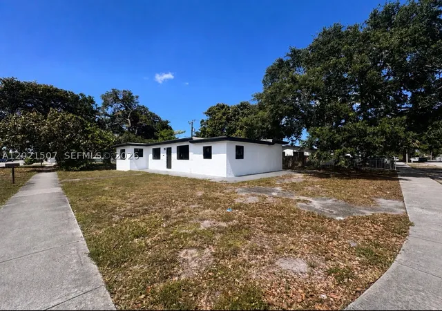 2nd image of 16301 Nw 32nd Ave, Miami Gardens, FL 33054 | MLS# A12021507
