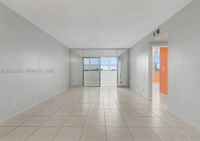 2nd image of 4330 Hillcrest Dr #506, Hollywood, FL 33021 | MLS# A12022306