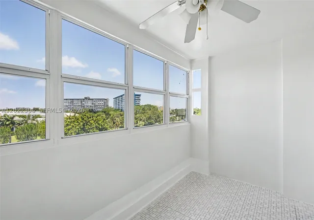 4th image of 4330 Hillcrest Dr #506, Hollywood, FL 33021 | MLS# A12022306