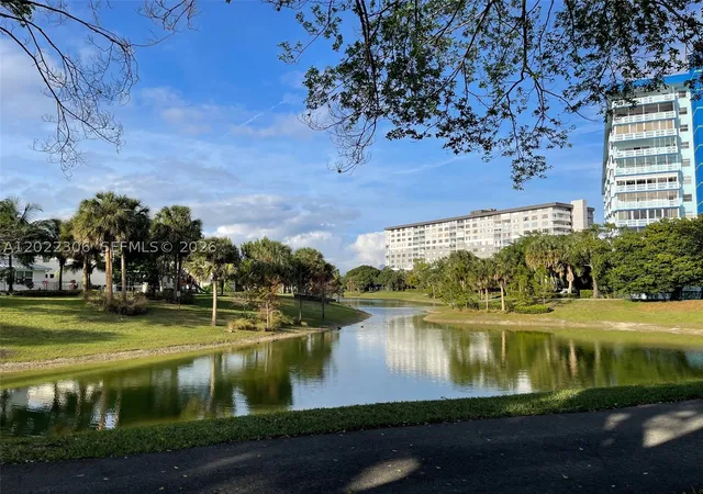 5th image of 4330 Hillcrest Dr #506, Hollywood, FL 33021 | MLS# A12022306
