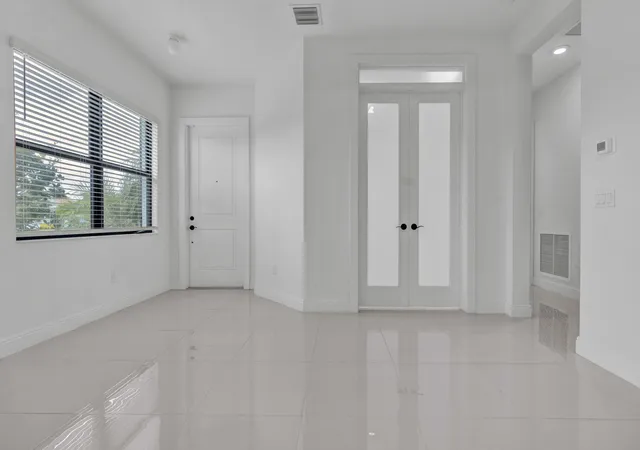 3rd image of 5501 Santa Rosa Ln, Loxahatchee, FL 33470 | MLS# B26030681