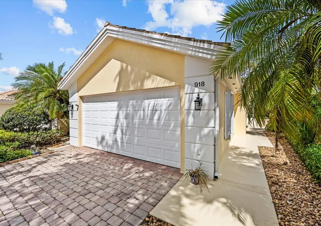2nd image of 918 Sw Balmoral Tr, Stuart, FL 34997 | MLS# B26030699