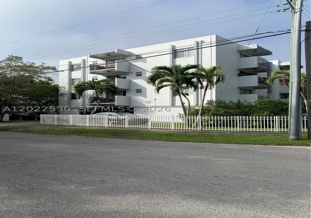 Homes for sale in North Miami, FL | 1090 Ne 129th St #202, North Miami, FL 33161 | MLS# A12022530