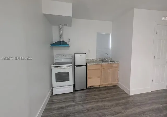 5th image of 660 S Missouri St, La Belle, FL 33935 | MLS# A12022574
