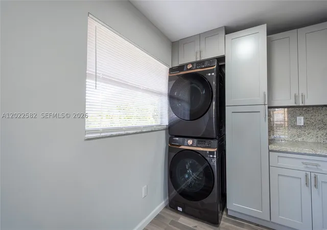 Listing Photo 5 - Condo for sale in building located at 4111 Stirling Rd, Davie, FL 33314 - Unit #509