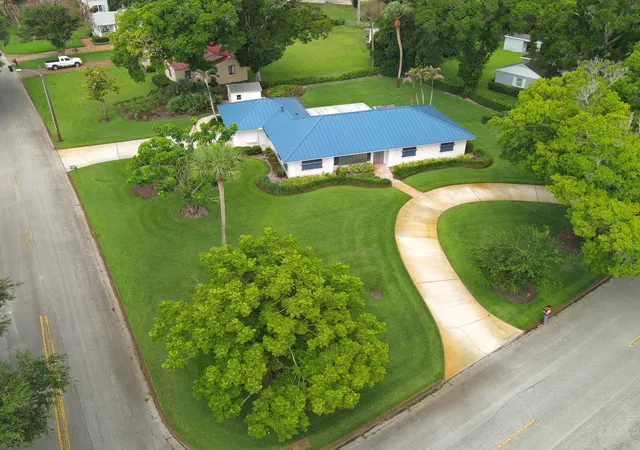 Homes for sale in Vero Beach, FL | 2301 Avalon Ave, Vero Beach, FL 32960 | MLS# B26030927