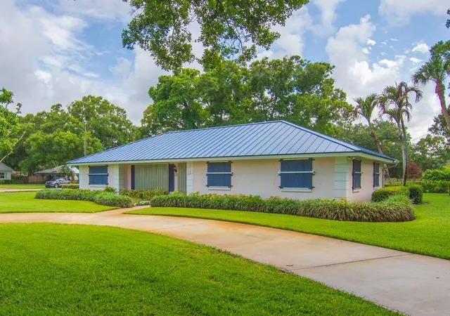 Homes for sale in Vero Beach, FL | 2301 Avalon Ave, Vero Beach, FL 32960 | MLS# B26030927