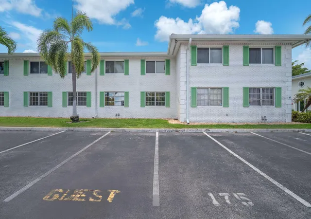 Homes for sale in Fort Lauderdale, FL | 1851 Ne 62nd Street, Fort Lauderdale, FL 33308 | Houzeo