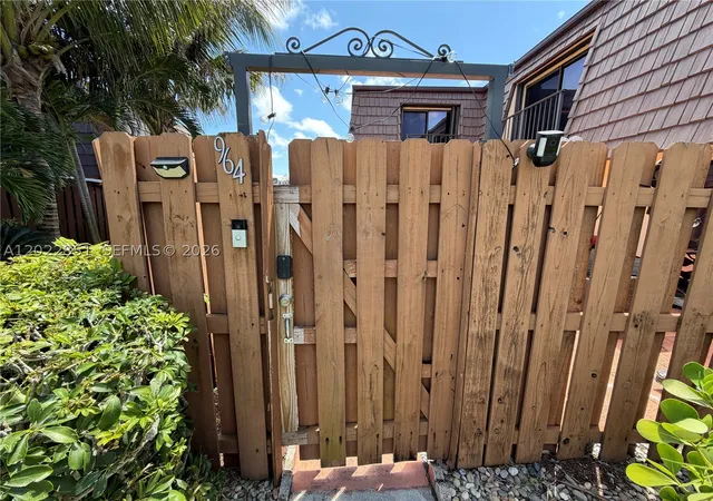 3rd image of 964 Springdale Cir, Palm Springs, FL 33461 | MLS# A12022851