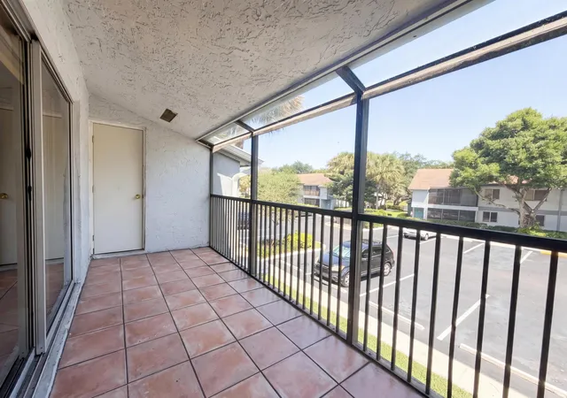 2nd image of 2737 S Oakland Forest Dr, Oakland Park, FL 33309