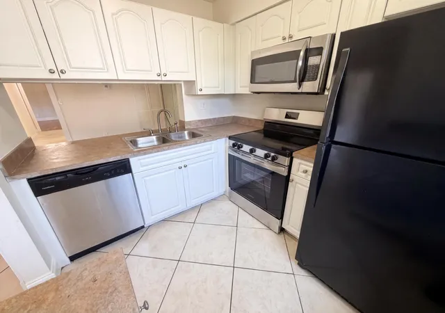 2nd image of 2737 S Oakland Forest Dr #202, Oakland Park, FL 33309 | MLS# B26031047