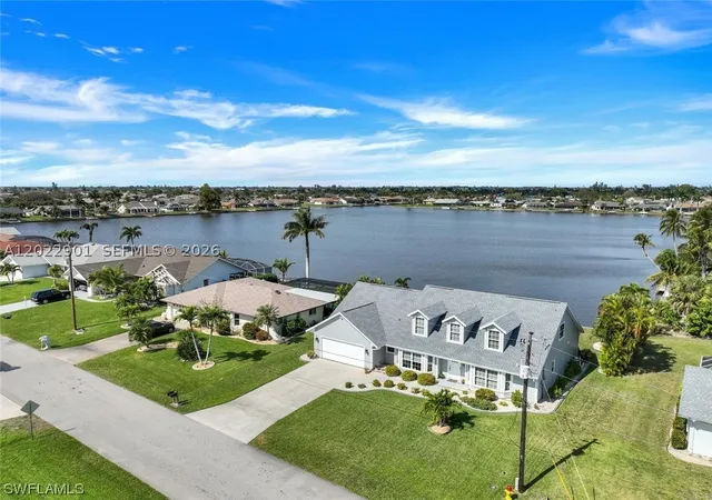 4th image of 407 Sw 37, Cape Coral, FL 33914 | MLS# A12022901