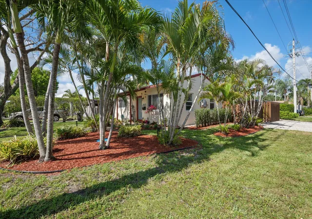 2nd image of 1645 Ne 16th Ave, Fort Lauderdale, FL 33305 | MLS# B26031102