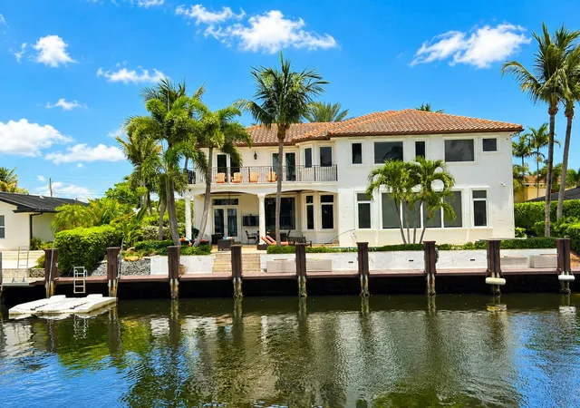 Homes for sale in Lighthouse Point, FL | 4431 Ne 24Th Ave, Lighthouse Point, FL 33064 | MLS# B26031181