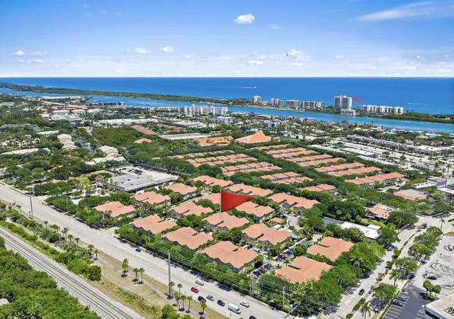 3rd image of 114 Lighthouse Cir, Jupiter, FL 33469