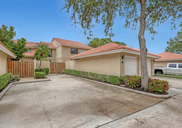 Homes for sale in Palm Beach Gardens, FL | 132 Old Meadow Wy, Palm Beach Gardens, FL 33418 | MLS# B26031230