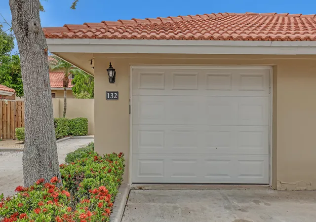 Homes for sale in Palm Beach Gardens, FL | 132 Old Meadow Wy, Palm Beach Gardens, FL 33418 | MLS# B26031230