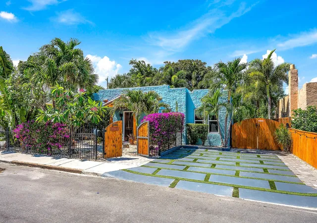 2nd image of 823 Selkirk St S, West Palm Beach, FL 33405 | MLS# B26031242