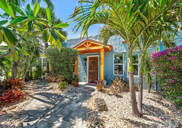 3rd image of 823 Selkirk St S, West Palm Beach, FL 33405 | MLS# B26031242