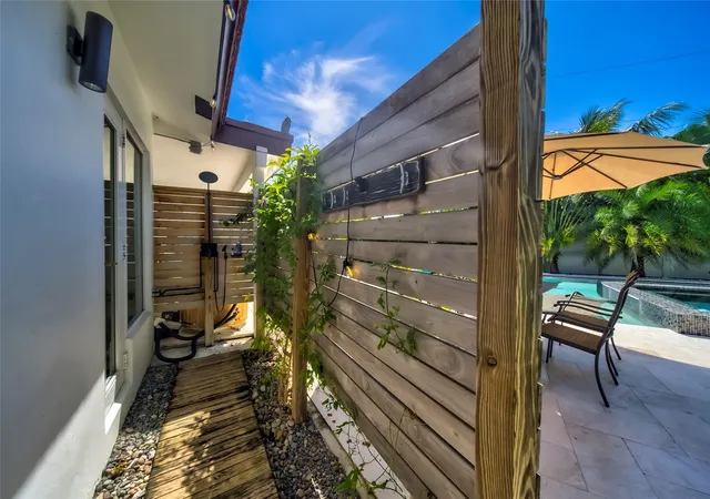 36th image of 250 Ne 27th Ct, Boca Raton, FL 33431 | MLS# B26031283